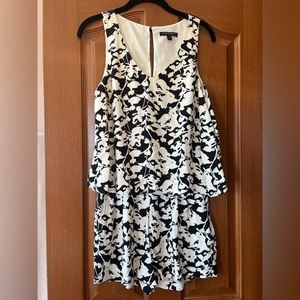 Banana Republic Sleeveless White & Black Floral Romper - Size 4